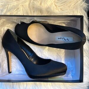 Nina Black luster pumps size 9